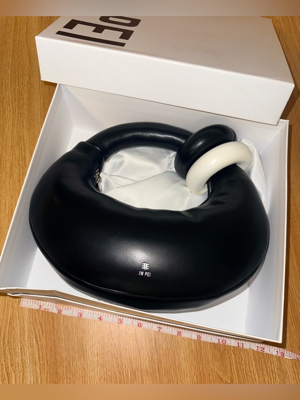 NEW: JW PEI Black and White Disc Handle Bag - Picture 2 of 6
